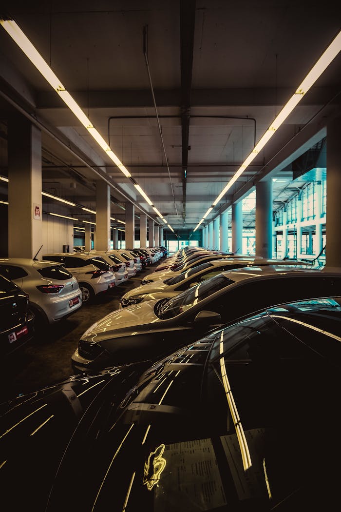 Interior view of a large parking garage filled with cars in İstanbul, Türkiye.